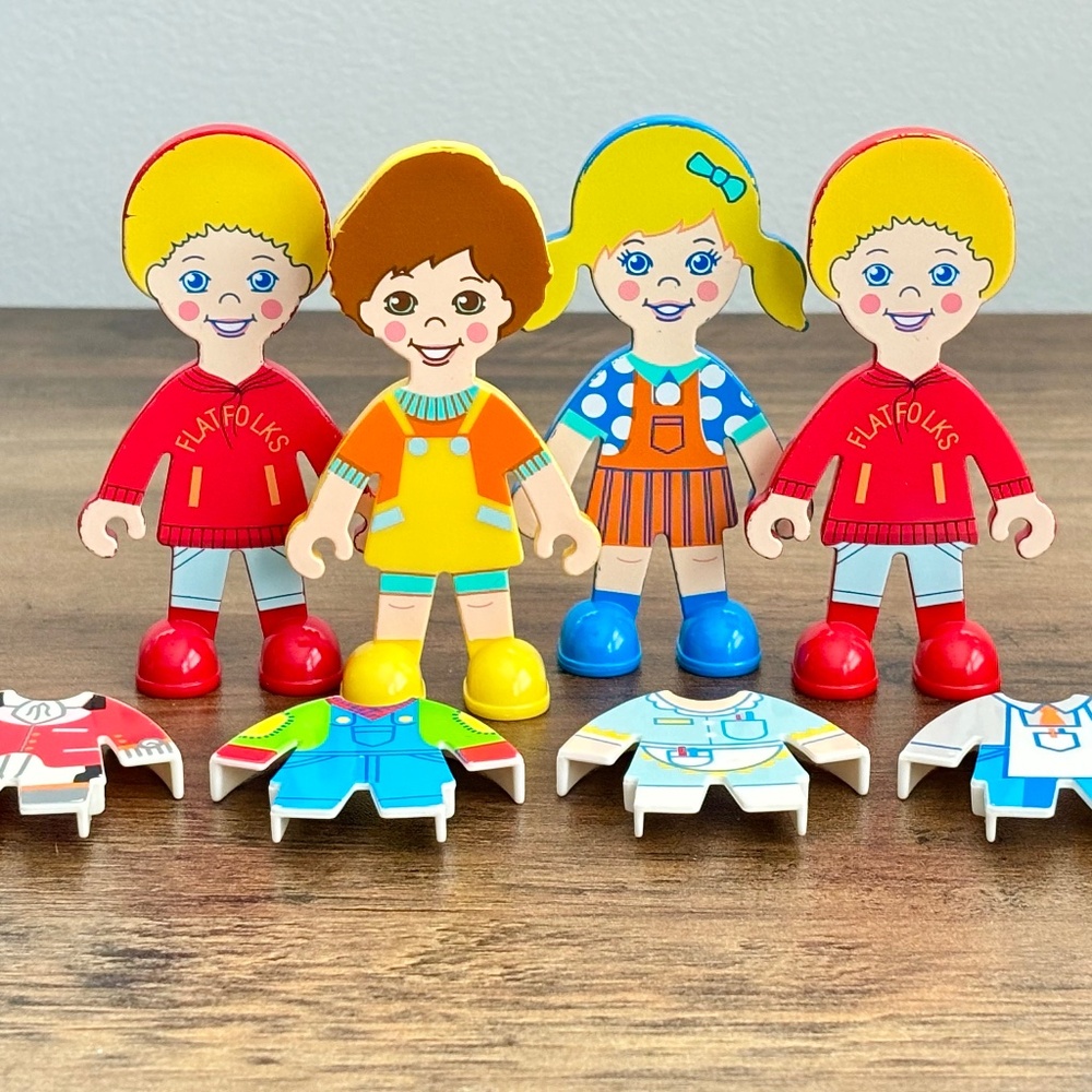 VINTAGE 1990 Playskool Set Flat Folks 4 Figures Dolls 4 Snap On Outfits Toys LOT